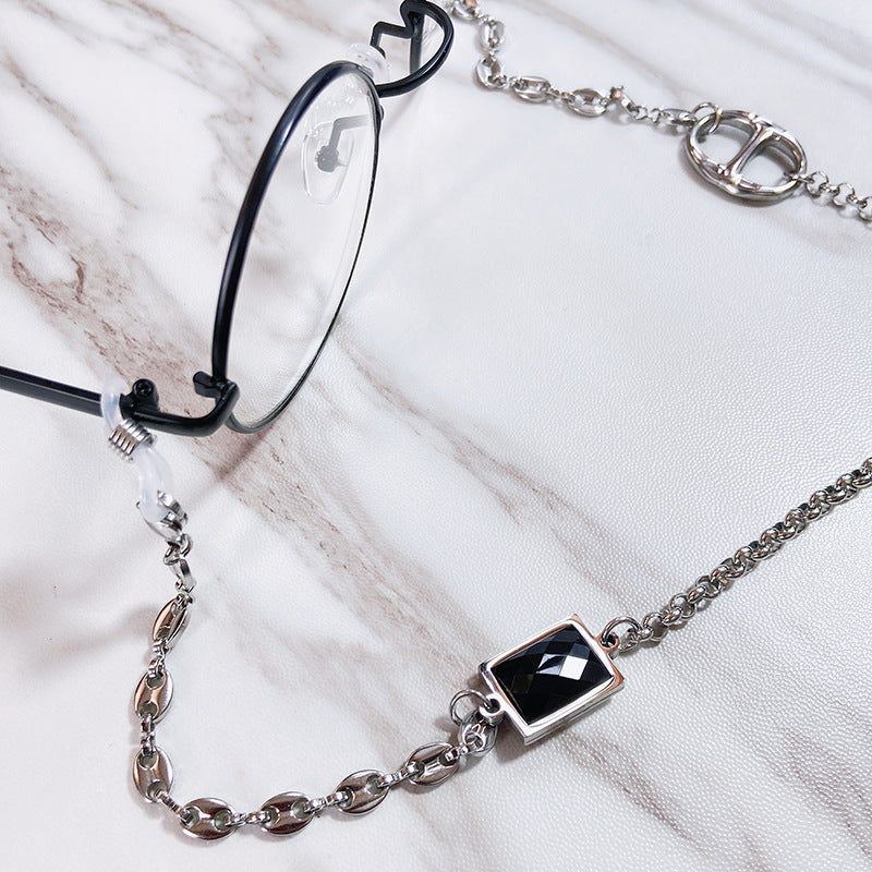 Elegant glasses holder chain with noble pendant Bowlift