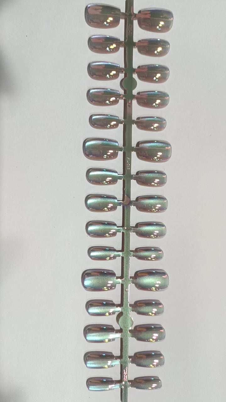 Iridescent Press-On Nail Art Set Bowlift