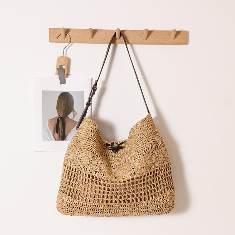 Hand-knotted shopper bag with trendy mesh design Bowlift