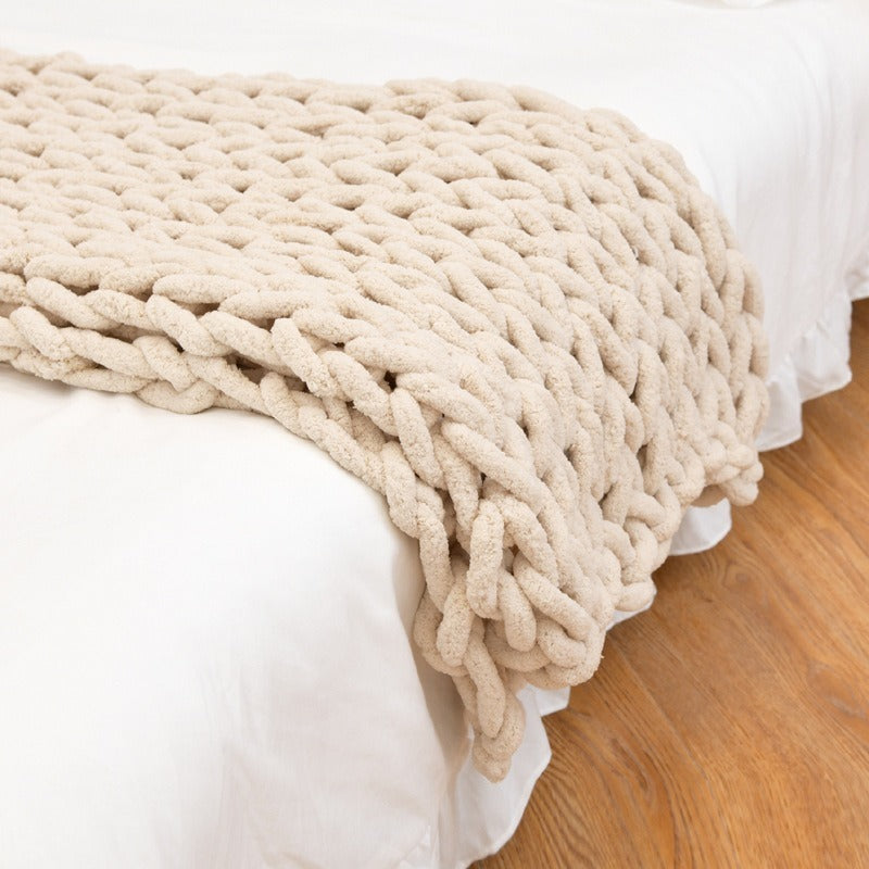 Oversized chunky knit throw blanket with plush chenille yarn Bowlift