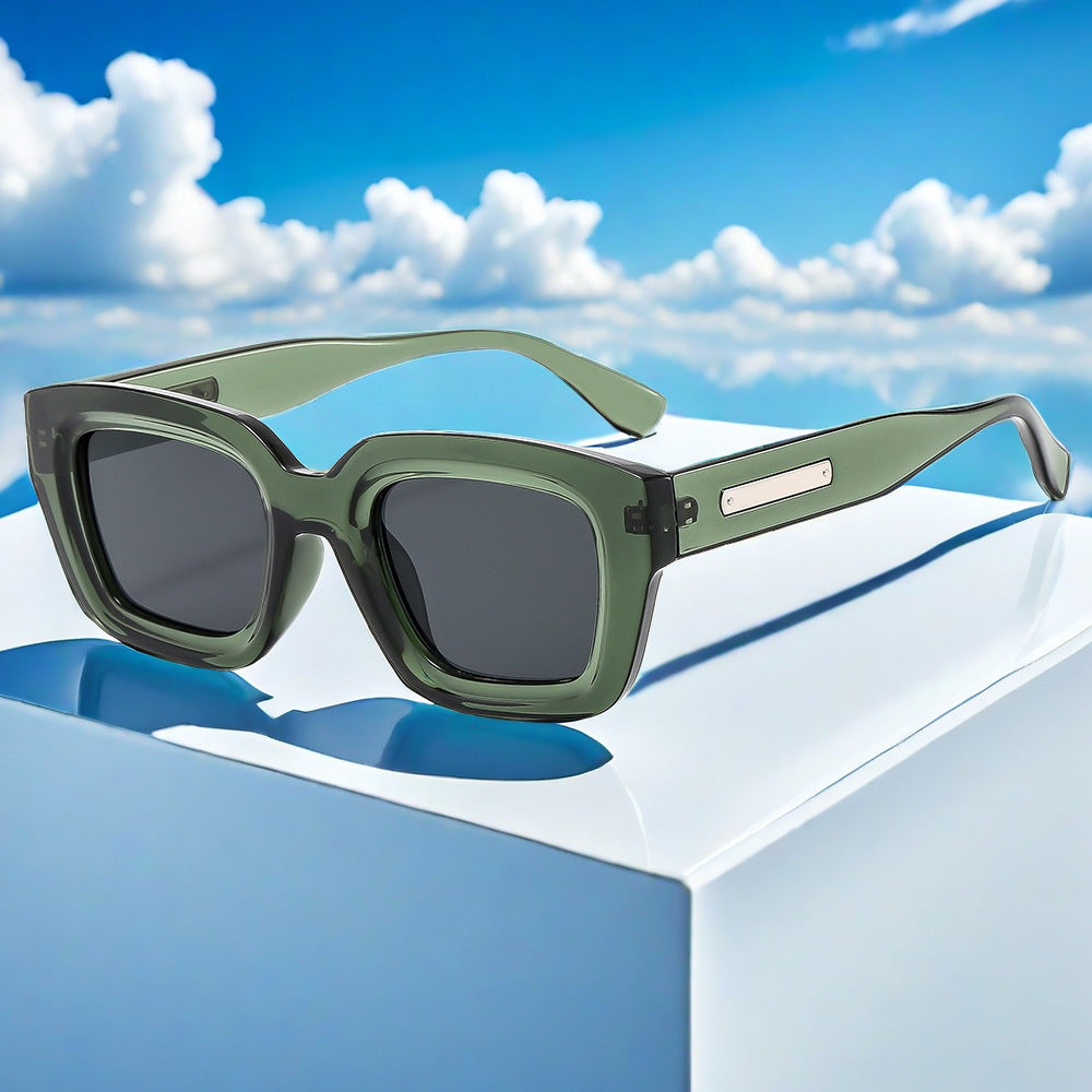 Ladies Fashion Sunglasses in Stylish Oversized Design Bowlift