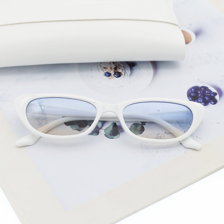 Women's Cat-Eye Sunglasses with Exclusive Design Bowlift