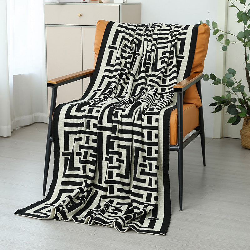 Women's decorative comfort blanket in modern geometric design Bowlift