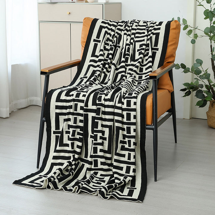 Women's decorative comfort blanket in modern geometric design Bowlift