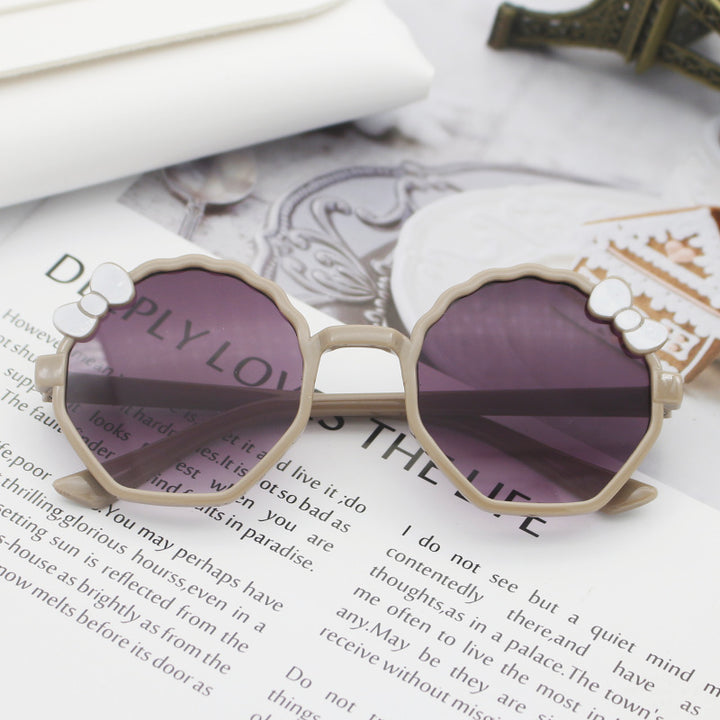 Women's playful sunglasses in creative design Bowlift