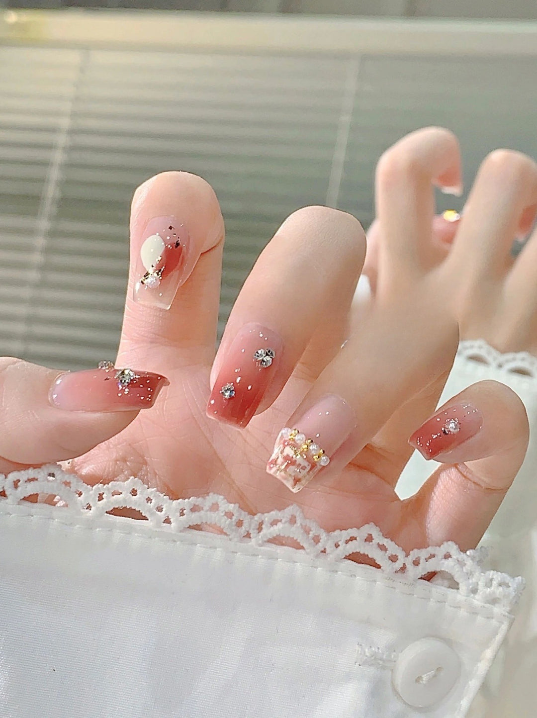 Premium Glitter Ombre Press-On Nail Set Bowlift