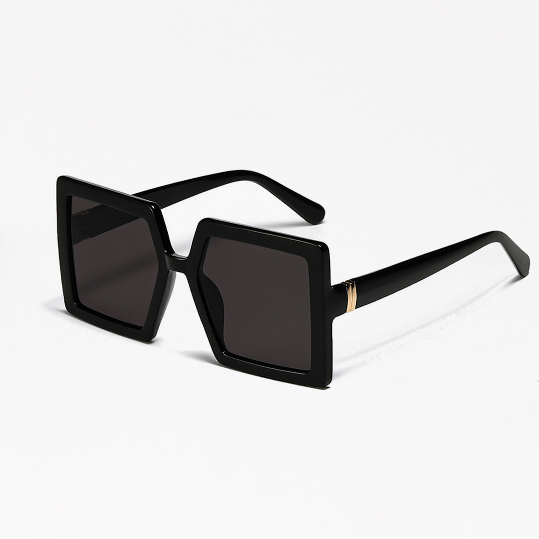 Ladies geometric sunglasses with modern, wide frame Bowlift