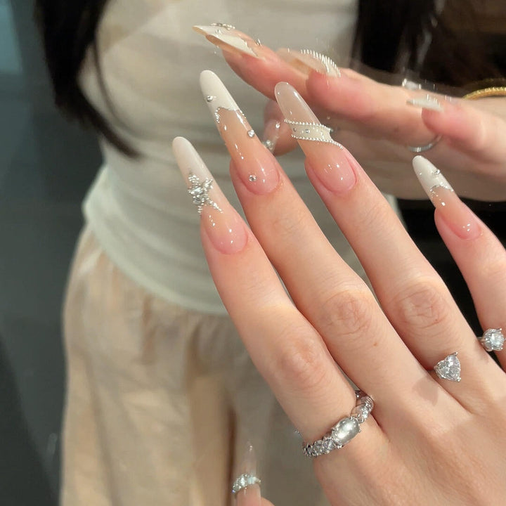 Glamorous Nail Art Bowlift