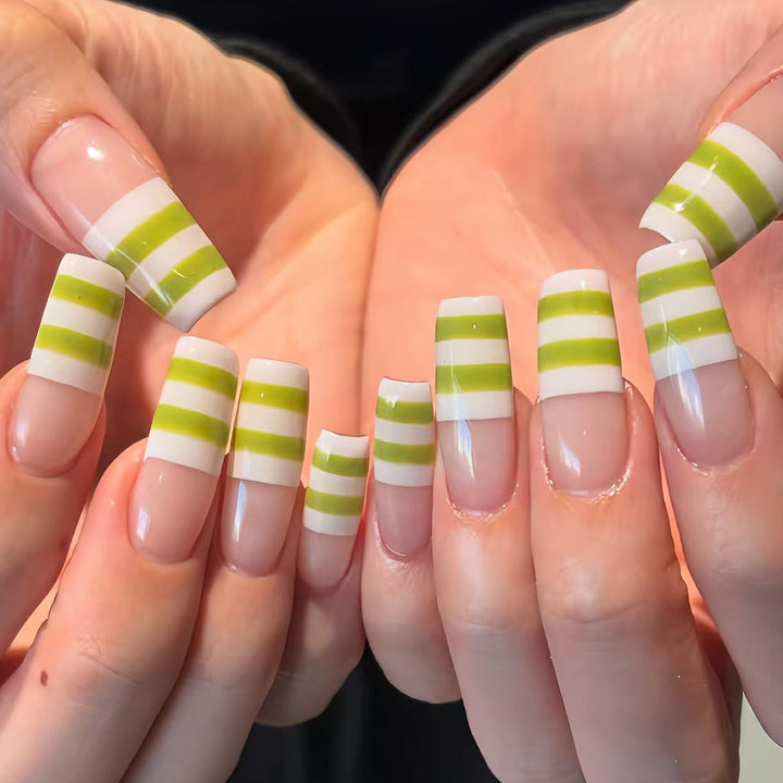 Fashionable artificial nails with contemporary stripe pattern Bowlift