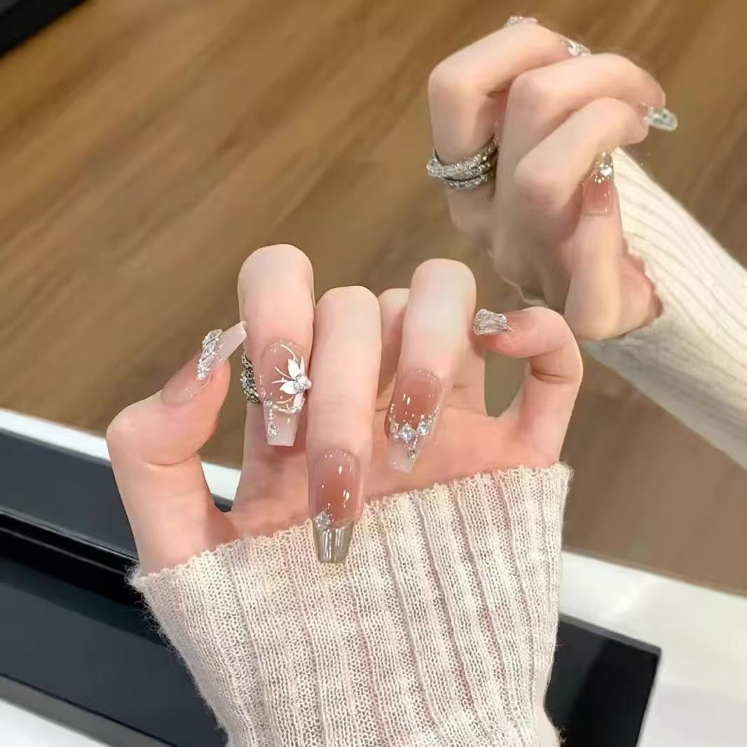 Decorative Long Stiletto Press-On Nails with Floral Designs Bowlift