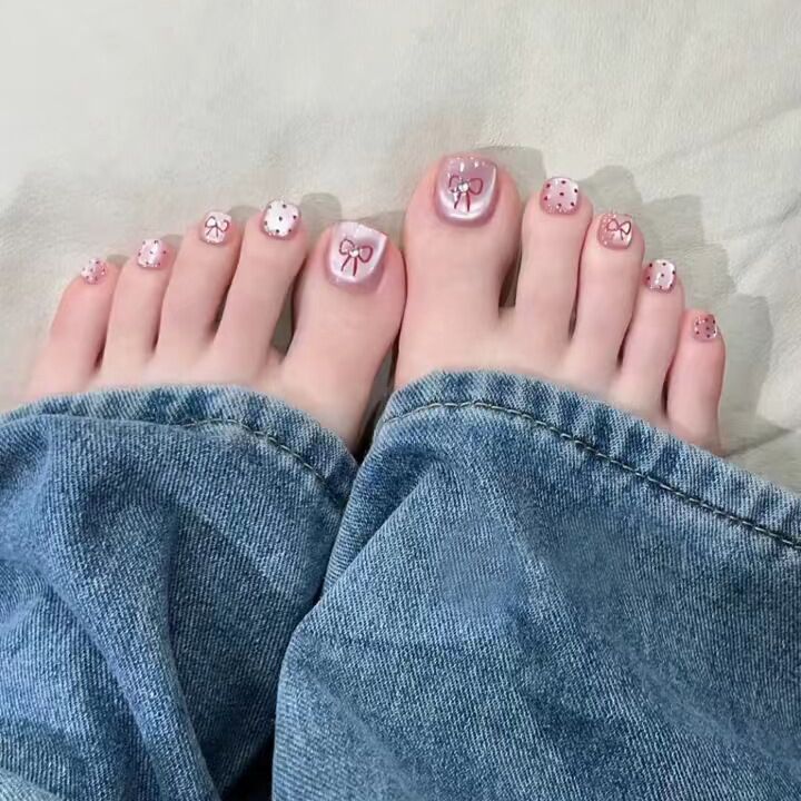 Decorative Press-On Toe Nail Art Bowlift