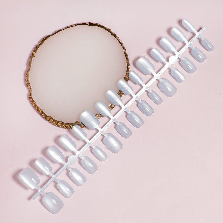 Glossy Reflective Press-On Nails Bowlift