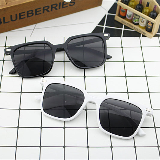 Women's modern square sunglasses with minimalist frame structure Bowlift