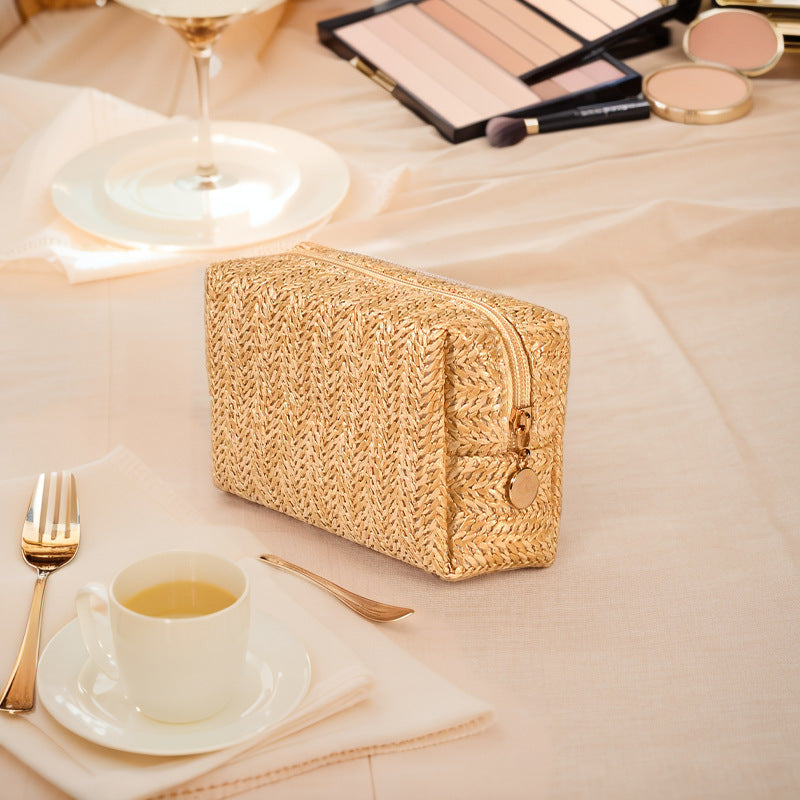 Cosmetic bag made of natural rafia material with elegant design Bowlift