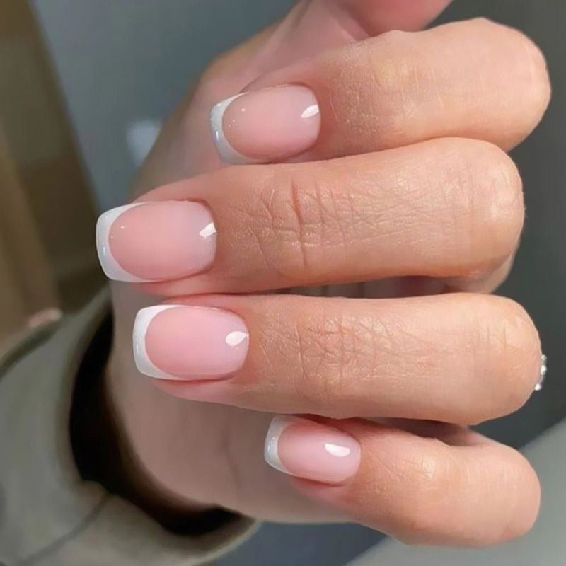 Artificial nails with modern night motif Bowlift