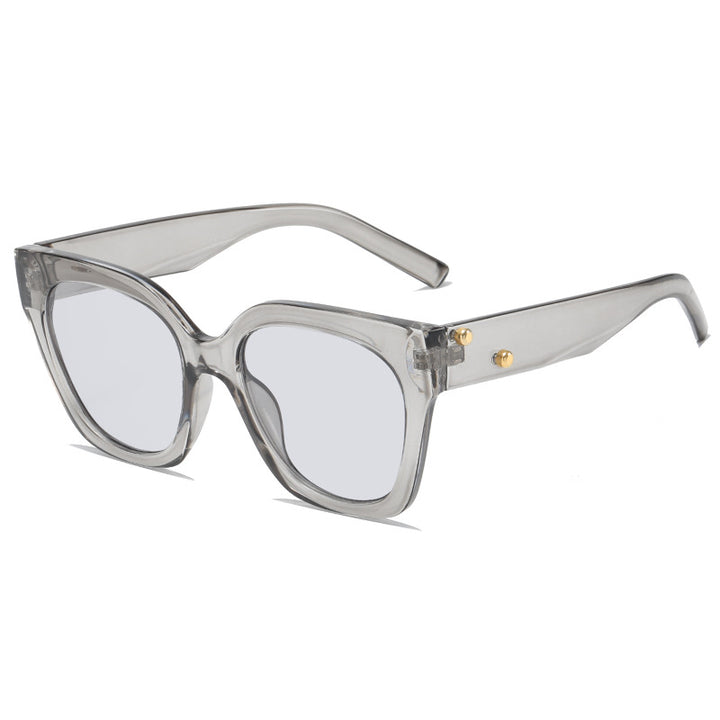 Women extravagantly designed sunglasses Bowlift