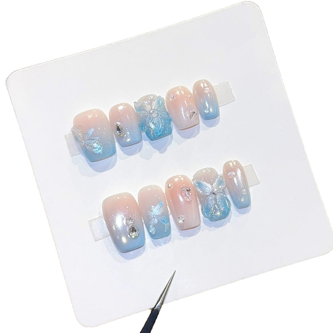 Art nails with floral accents Bowlift