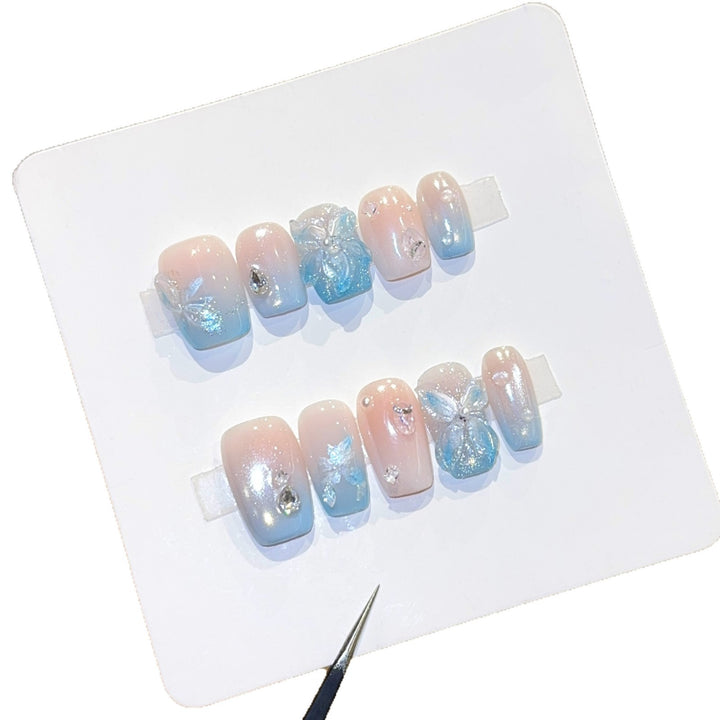 Art nails with floral accents Bowlift