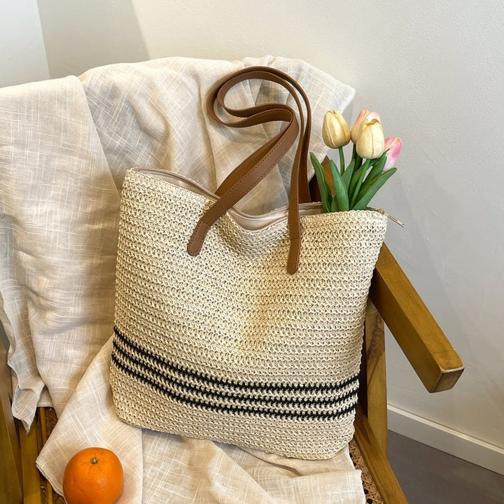 Spacious beach bag with durable synthetic leather handle Bowlift