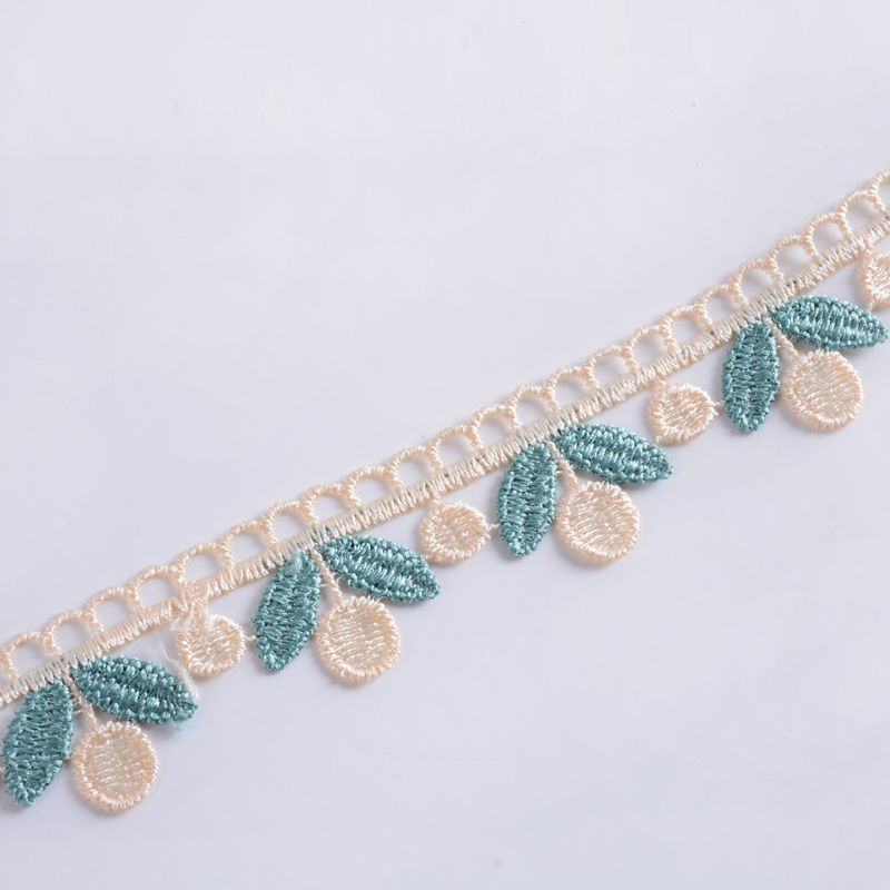 Delicate lace trim Bowlift