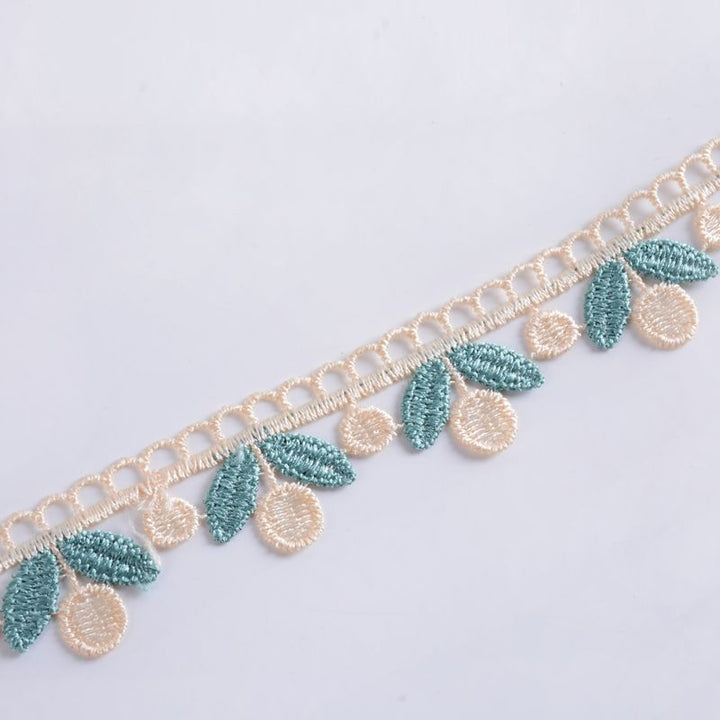 Delicate lace trim Bowlift