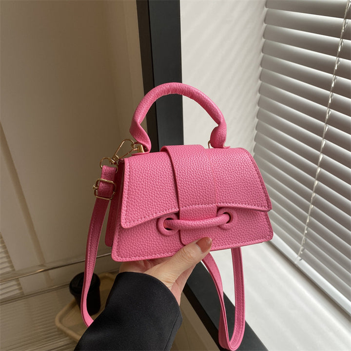 WoLuxurious Textured Leather Shoulder Bag Bowlift