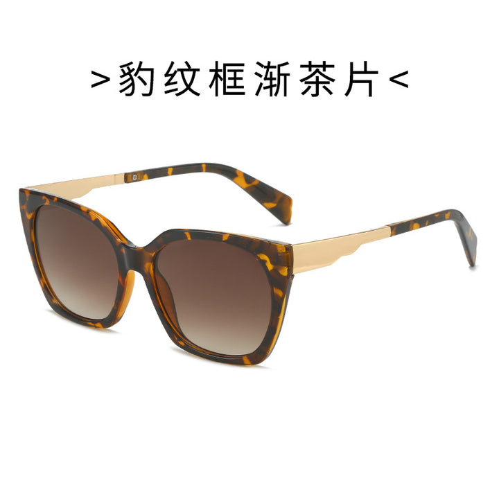 Women's oversized sunglasses with elegant transparent frame and golden accents Bowlift