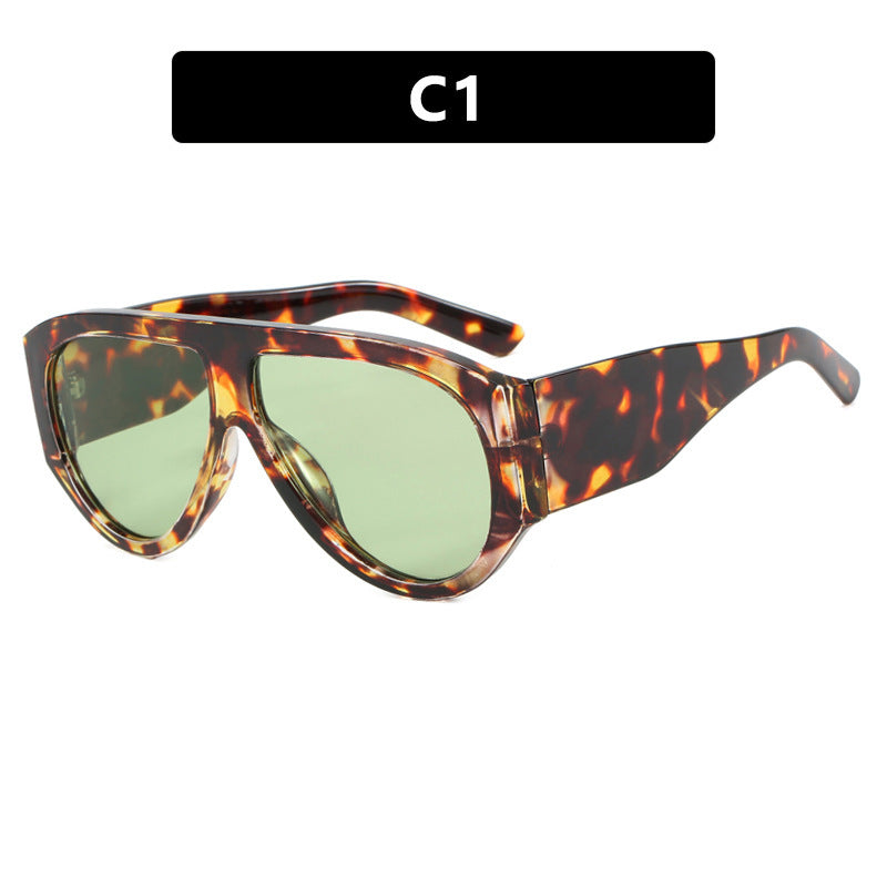 Women extravagant oversized sunglasses with angled frame Bowlift