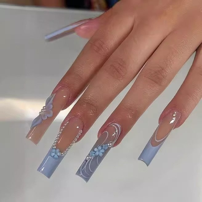 Art nail set with delicate floral accents and elegant embellishments Bowlift