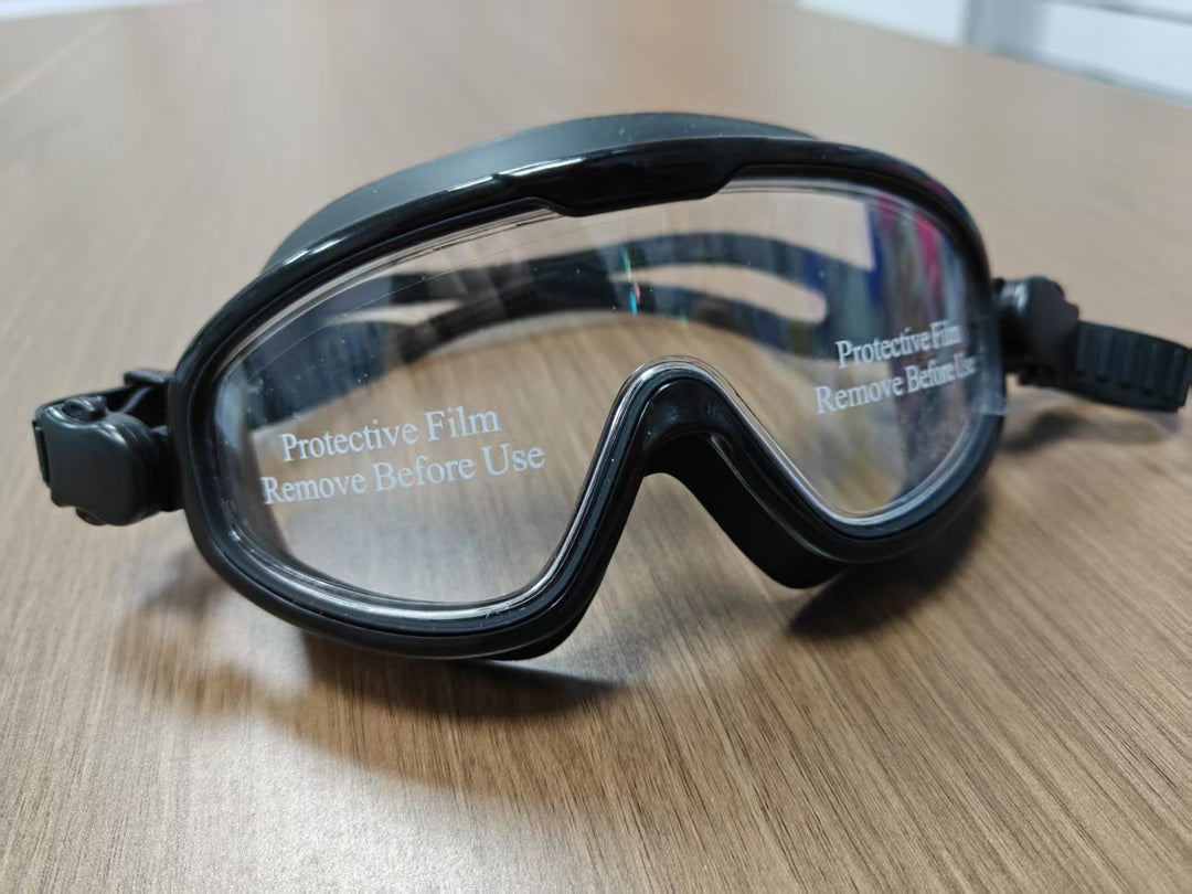 Swimming mask with anti-fog coating and ergonomic silicone frame Bowlift