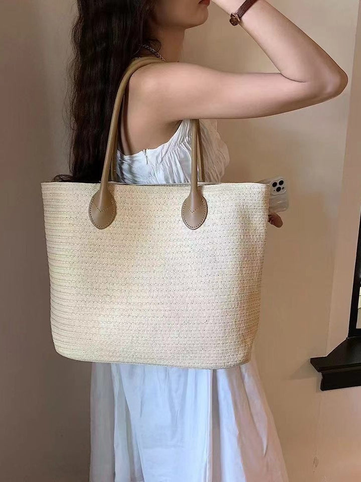 Spacious Tote Bag Made of Braided Natural Material Bowlift