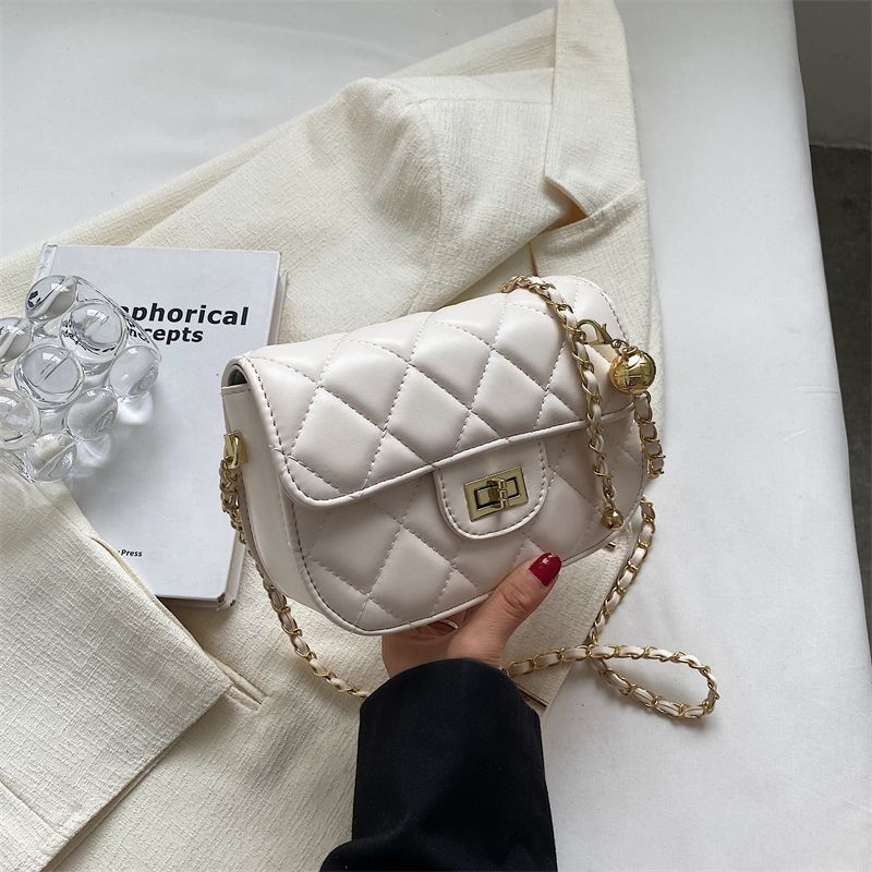 Chic Quilted Crossbody Bag Bowlift
