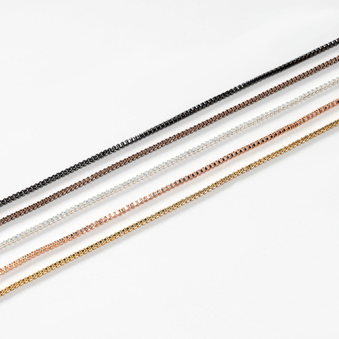 Minimalist Eyewear Chain Bowlift