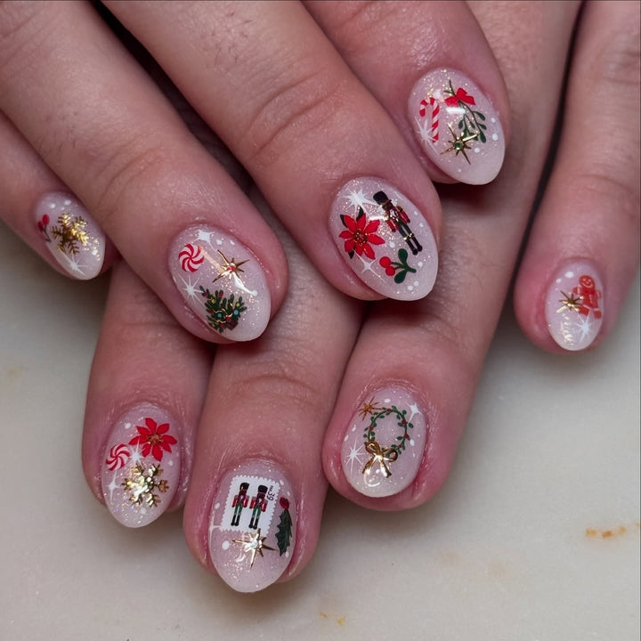 Elegant artificial nails with festive Christmas motifs Bowlift