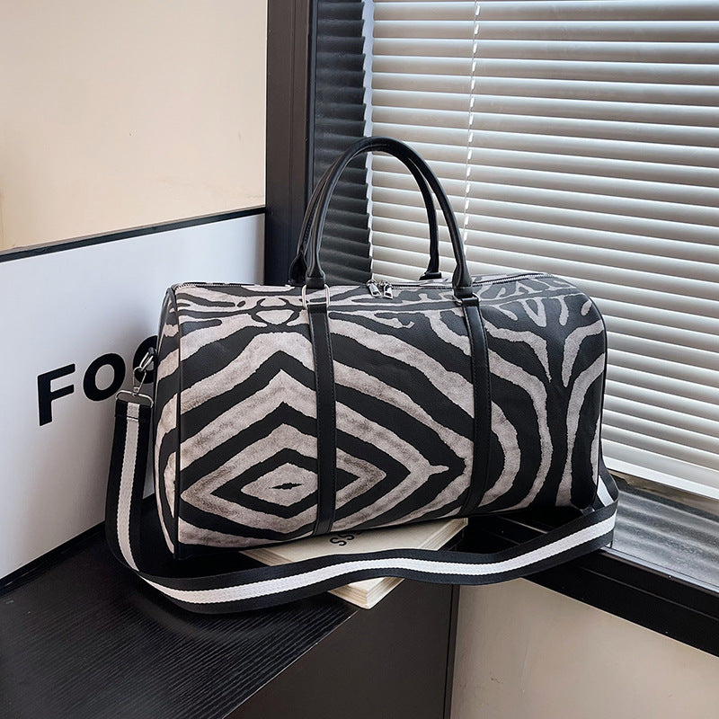 Sporty travel bag in trendy zebra pattern Bowlift