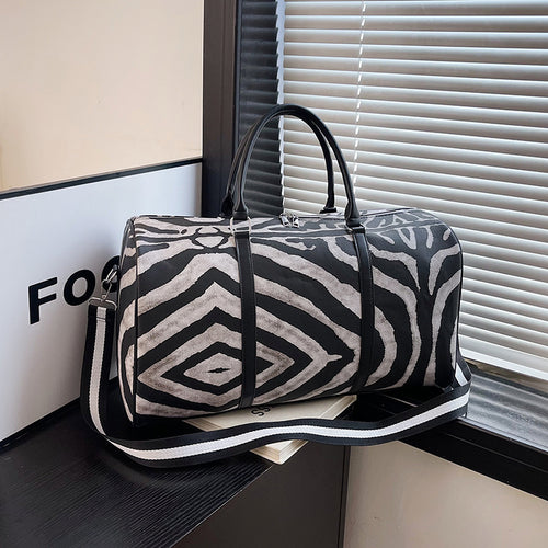 Sporty travel bag in trendy zebra pattern Bowlift