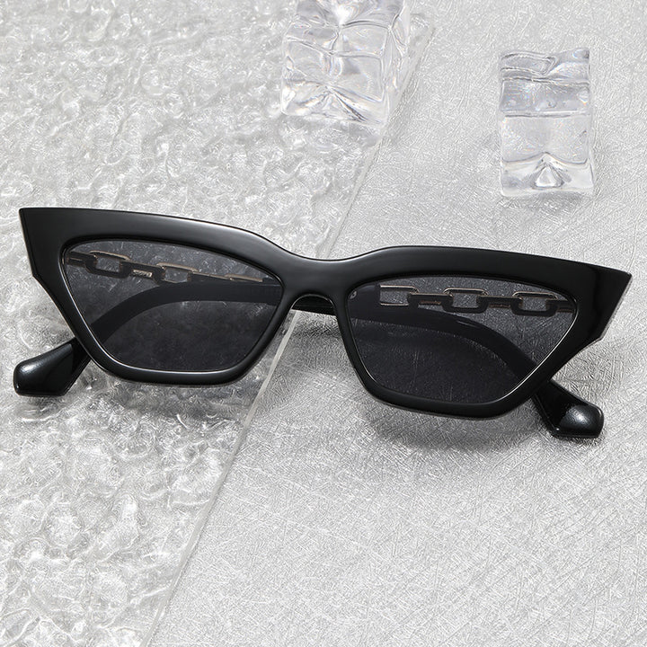 Women Trendy Sunglasses with Exclusive Chain Details Bowlift