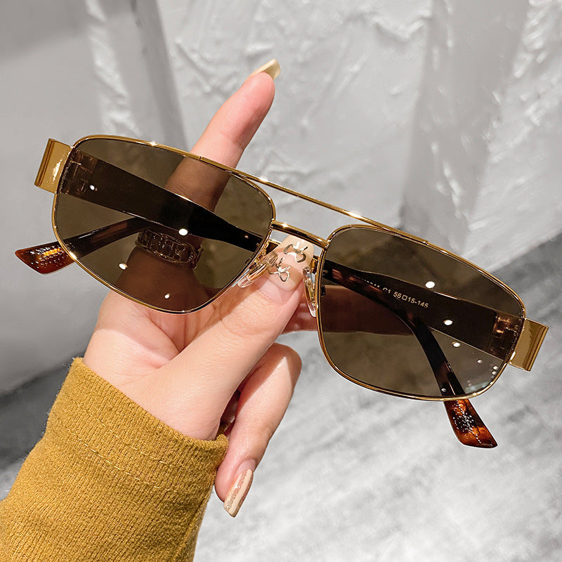Women's sunglasses with elegant and sporty design Bowlift