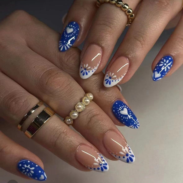 Creative nail set with flower and heart designs Bowlift