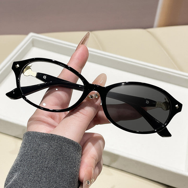 Women's fashionable optical glasses in elegant oval design with golden accents Bowlift