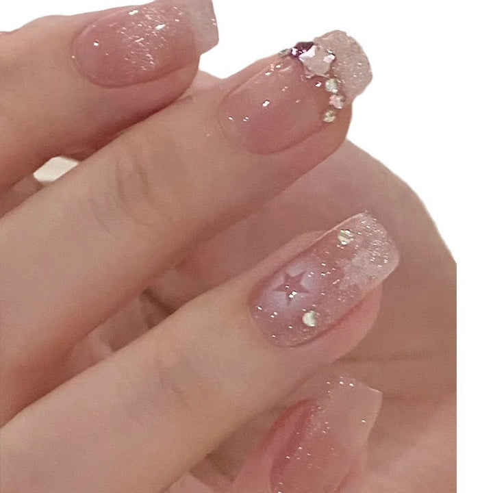 Glamorous designer nails Bowlift