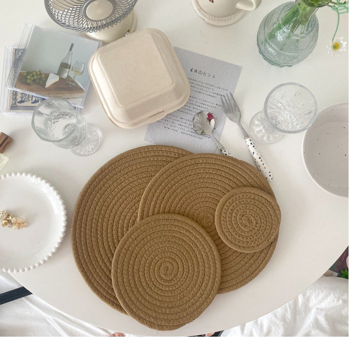 Ladies round placemats made of high-quality natural material Bowlift