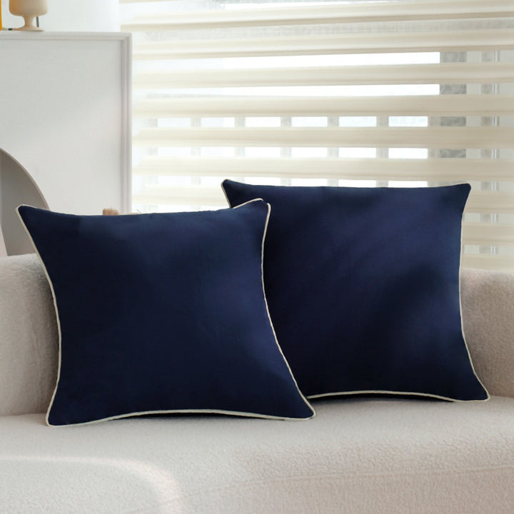 Square cushion cover with contrasting piping and microvelours surface Bowlift