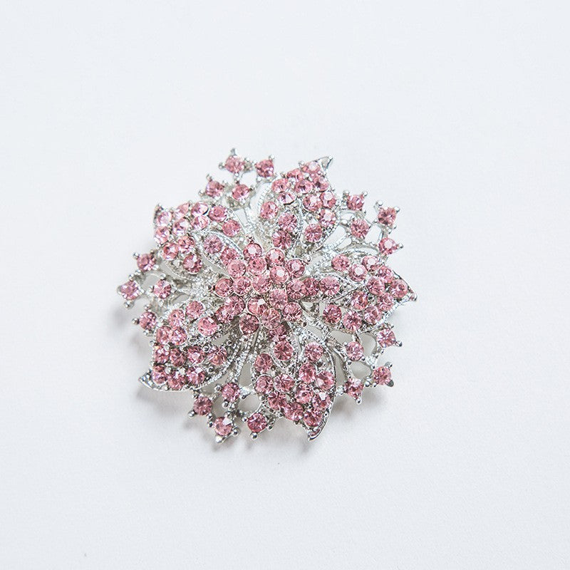 Glamorous brooch with crystals Bowlift