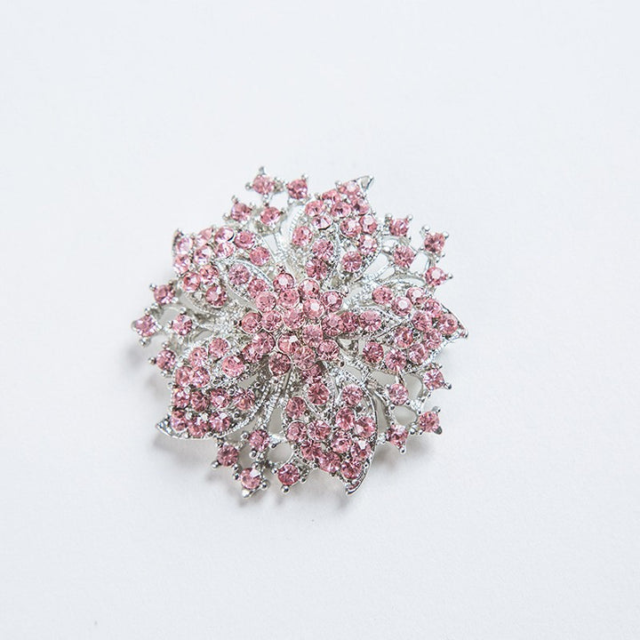 Glamorous brooch with crystals Bowlift