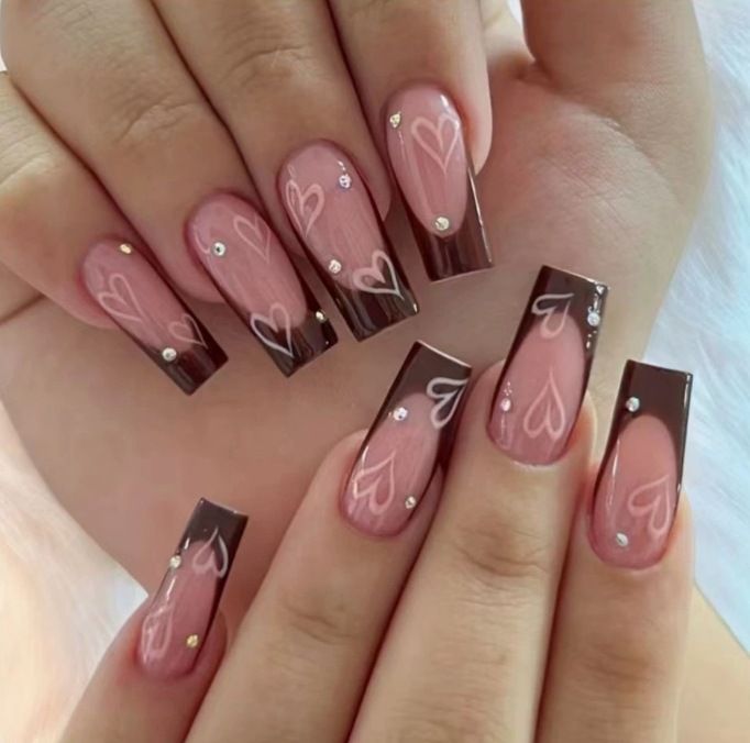 Elegant artificial nails with heart pattern and glitter accents Bowlift