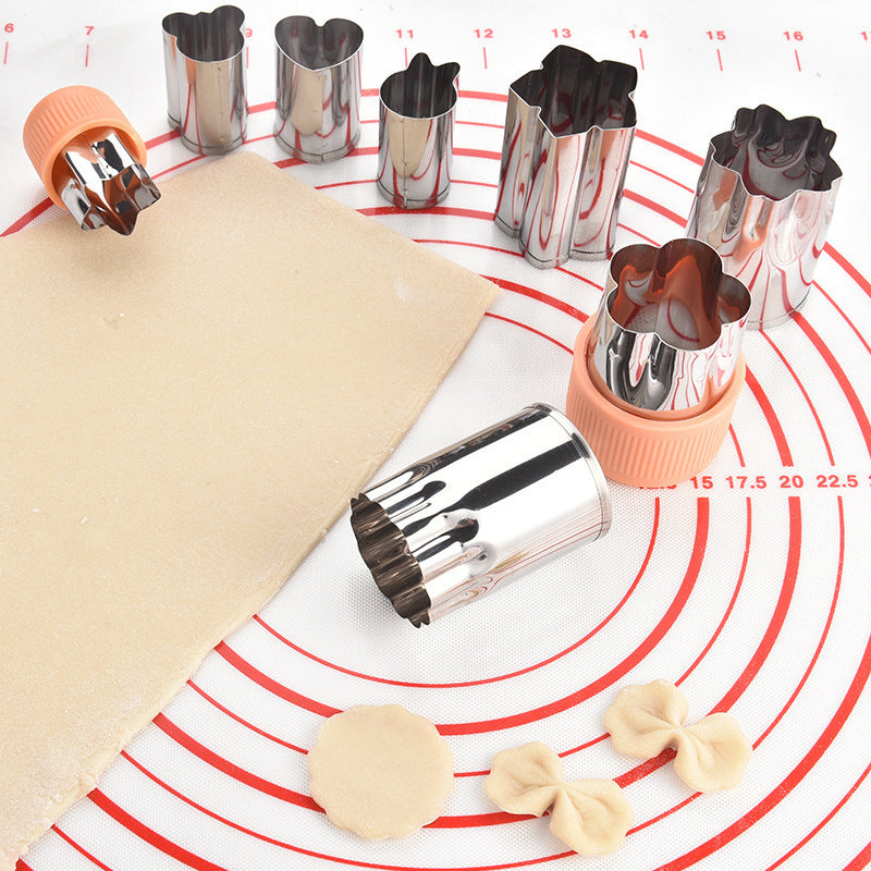 Cookie cutter set with ergonomic handle Bowlift