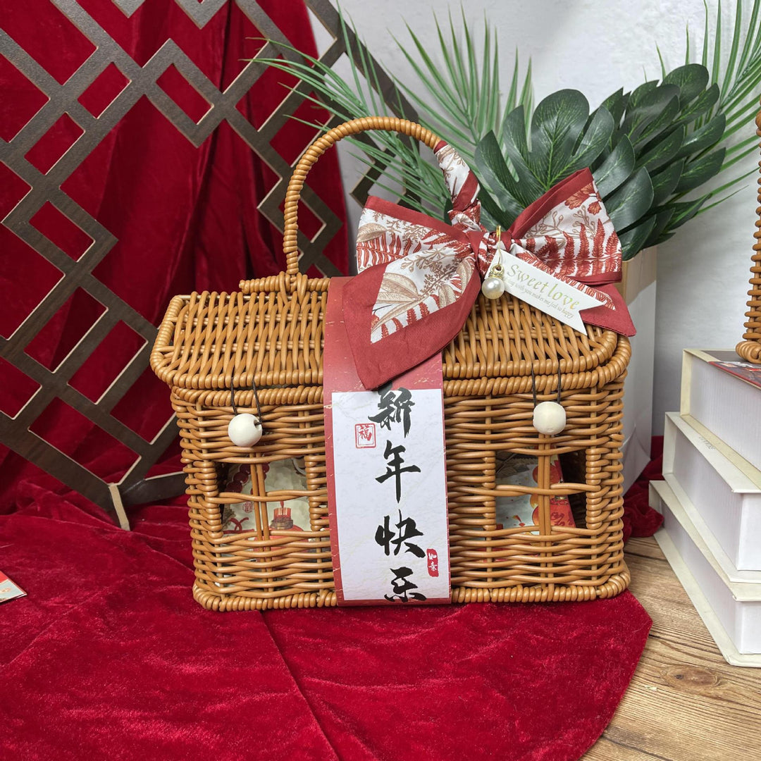 Women's stylish braided basket with rounded roof Bowlift