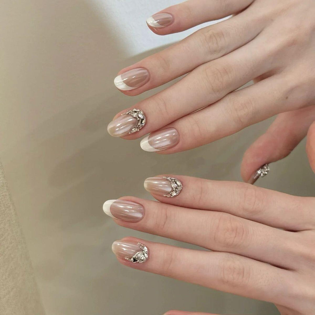 Glamorous artificial nails with elegant rhinestone decorations Bowlift