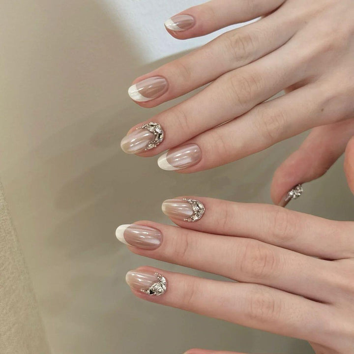 Glamorous artificial nails with elegant rhinestone decorations Bowlift